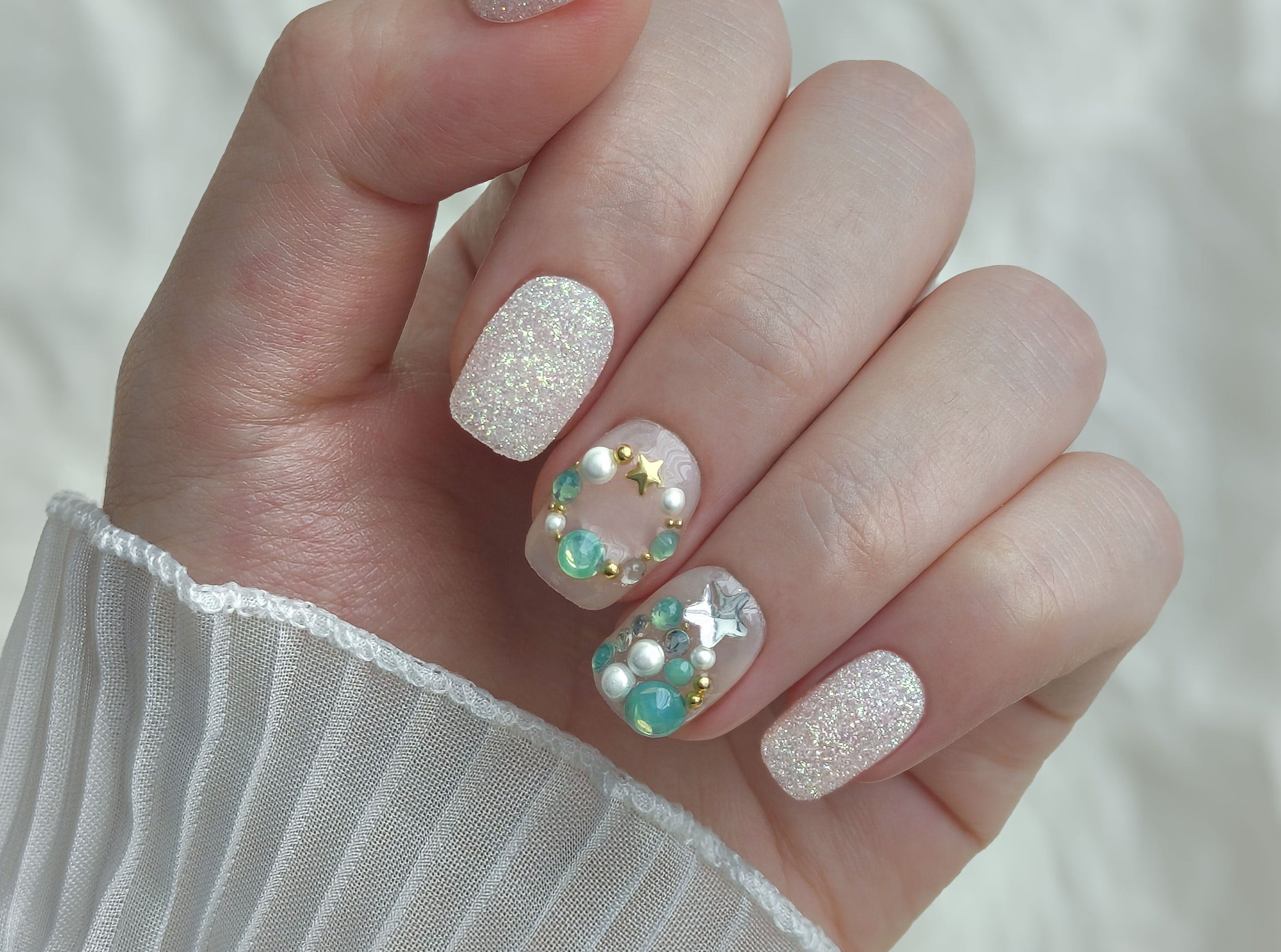 short round christmas nails with hristmas tree decorations